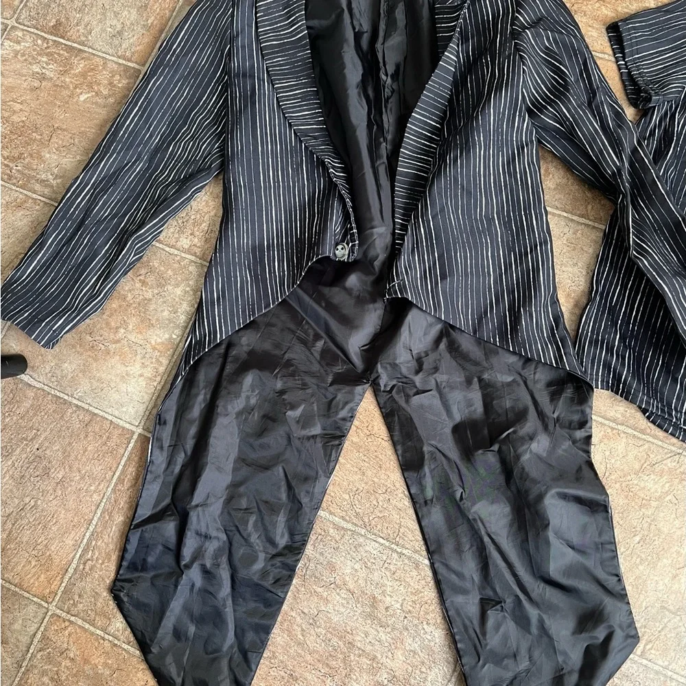 Black and White Striped Suit Set - Picture 3 of 4